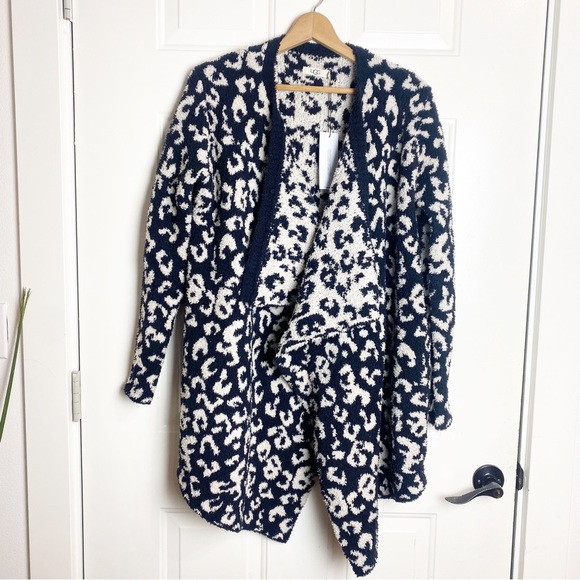 UGG Phoebe Wrap Cardigan Black White Leopard NWT Size Medium - Picture 3 of 6